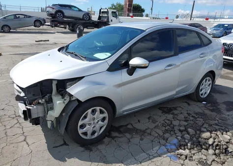 2013 Ford Fiesta Se z USA, uszkodzony, nr VIN 3FADP4BJ7DM194965